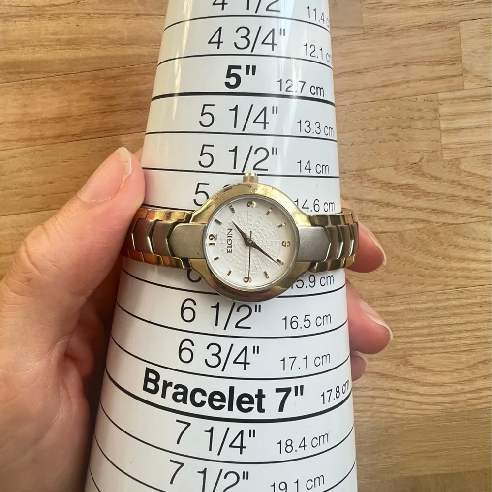 Elgin ladies two tone dress watch NEW BATTERY